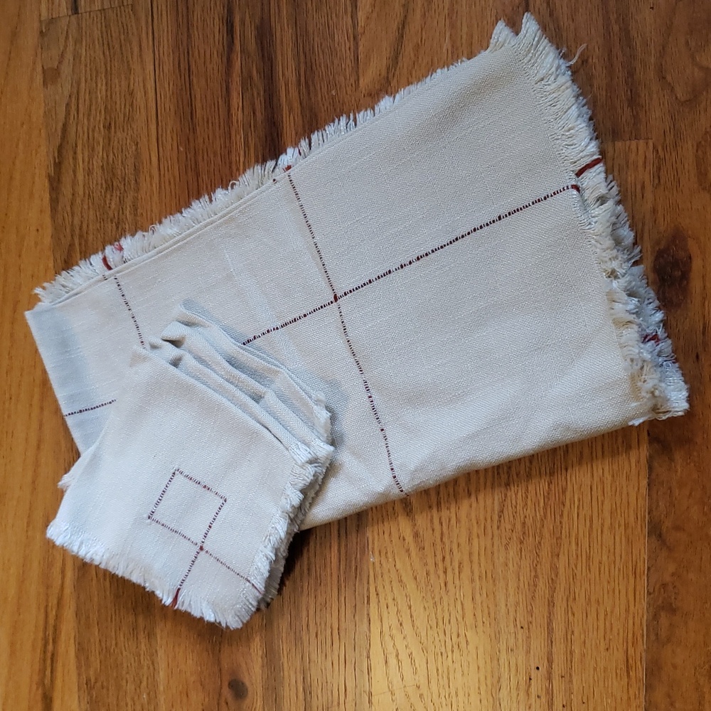 Vtg Tablemat & Napkin (4) Set -Beige Fringed & Rust/Burgandy Grid Pattern